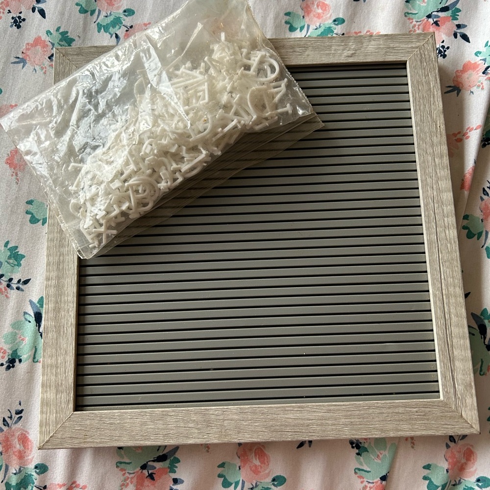 Pearhead Gray Letter Board with White Letters